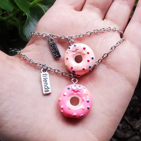 New Pair of Silver Best Friends Friendship Doughnut Necklaces - Picture 3 of 4